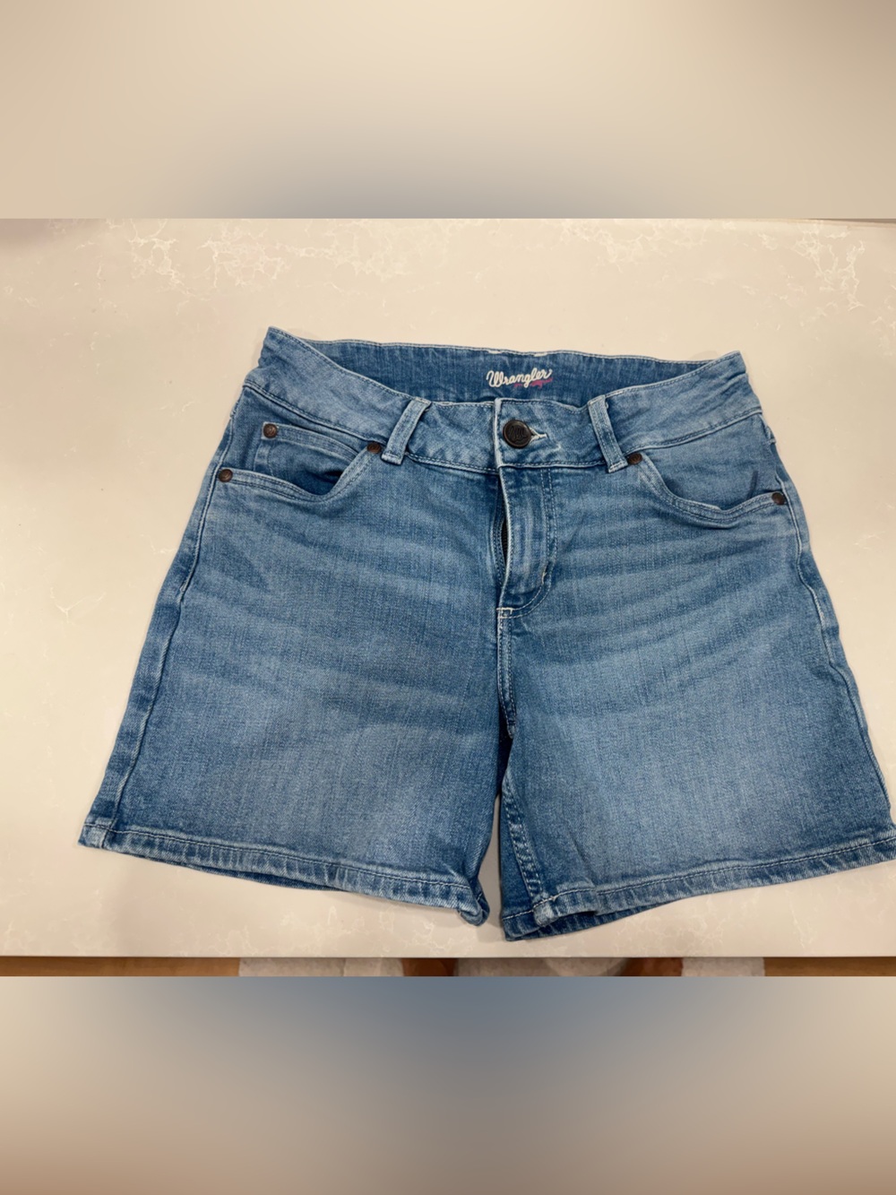 Wrangler Classic Western Five-Pocket Jean Shorts Wash Blue, size 28, EUC